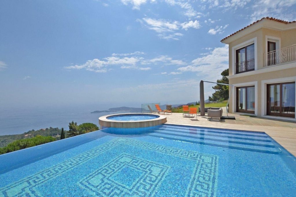 French Riviera Villa Rental overflowing pool 1